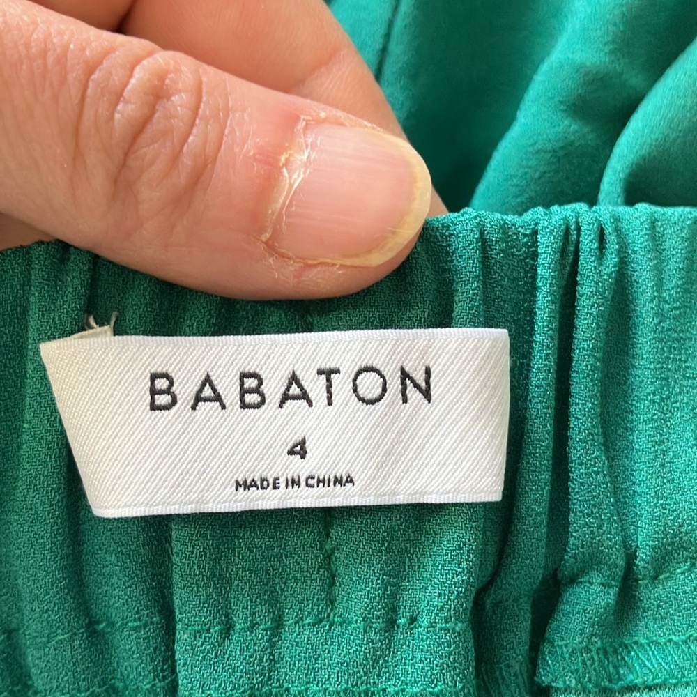 Aritzia Babaton Cohen shorts kelly green size 4 - Picture 4 of 5